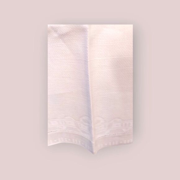 Vintage White Hand Towels w/ Border Motifs Excellent Condition (Set of 3) 20x36" - Picture 10 of 16